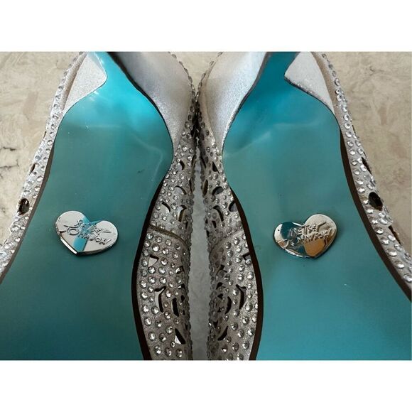 Blue by Betsey Johnson Elsa Evening Pumps Silver Bridal Bling Sz 9 - Picture 8 of 12